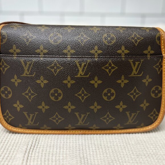 Authentic 2000 Louis Vuitton Monogram Sologne - Picture 2 of 10